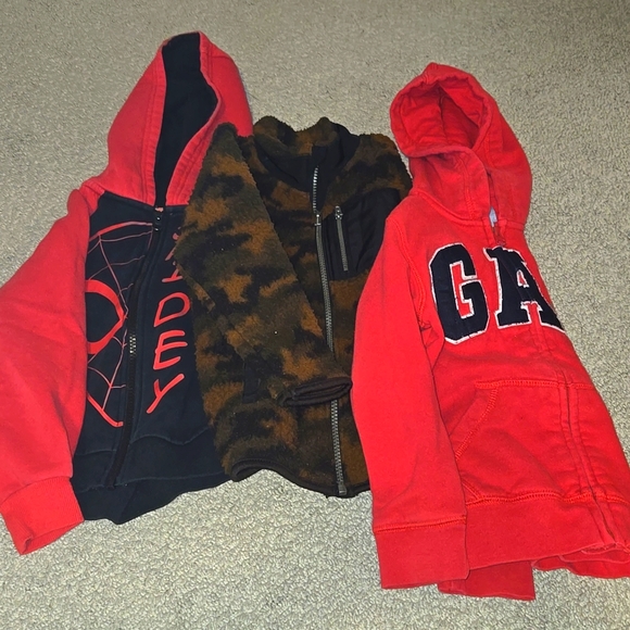 Bundle of tees, jeans & sweaters - Picture 4 of 4